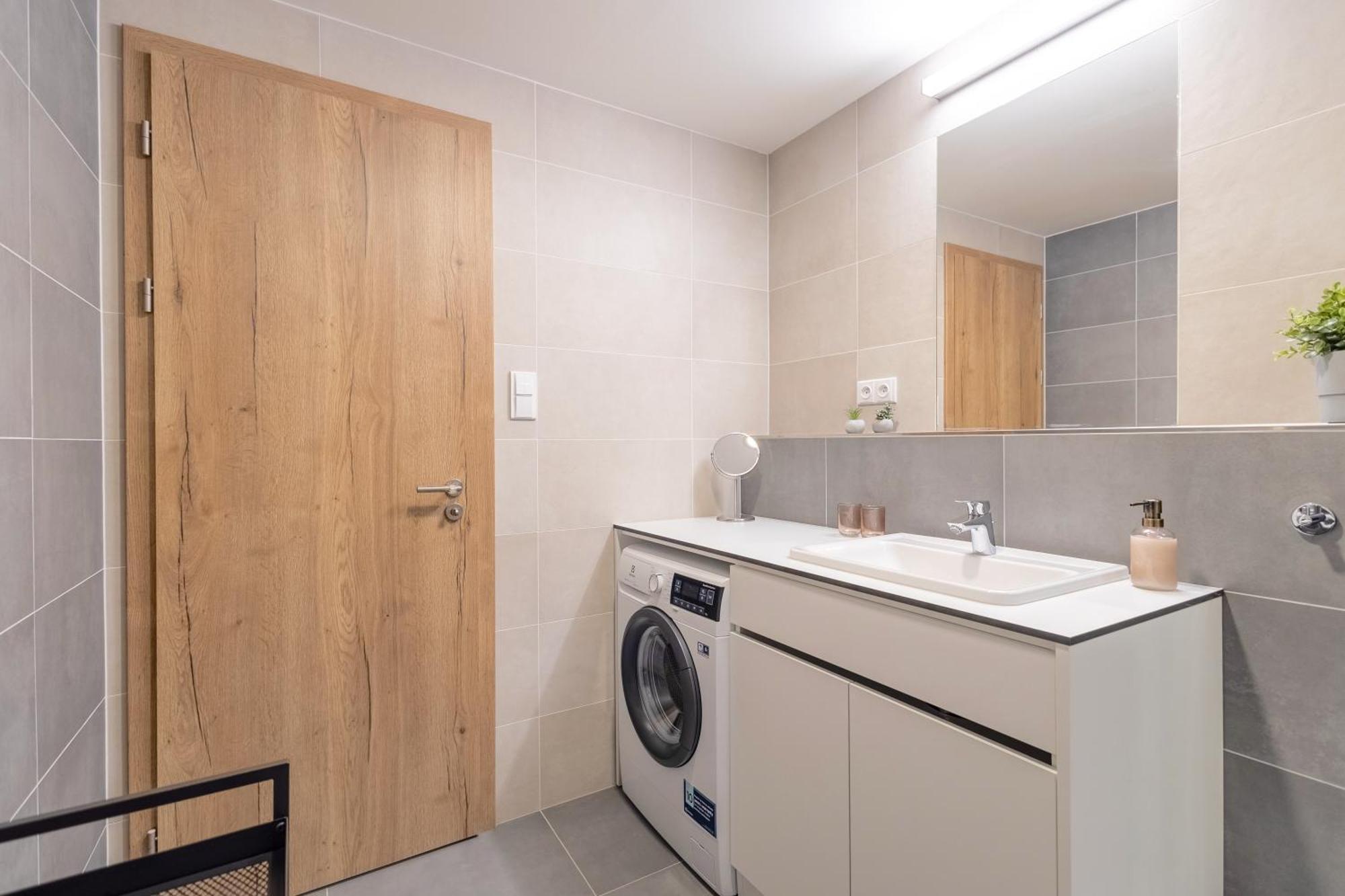 Bright 2Br - 8Th Floor, Balcony, Free Parking - By Gravity Prague Apartment ภายนอก รูปภาพ